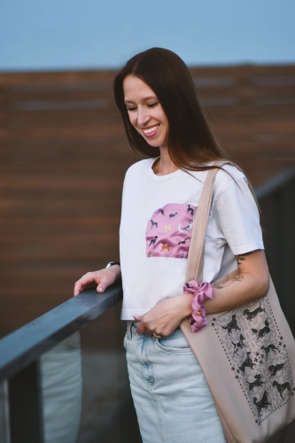 t-shirt_bialy_rozowy_