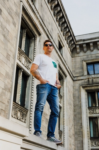 loani_t_shirt_bialy_charty