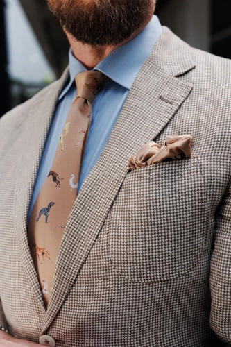 krawat_w_charty_loani