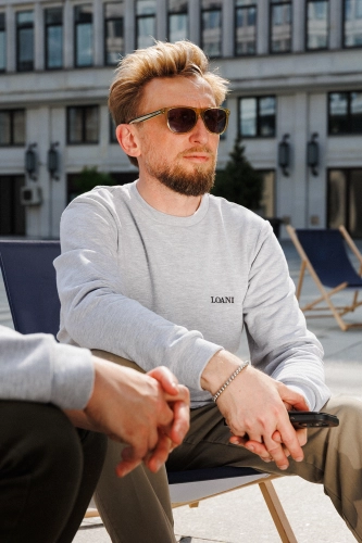 bluza_szara_wzor_na_placech