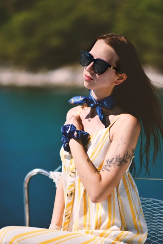 scrunchie_apaszka_granat_charty