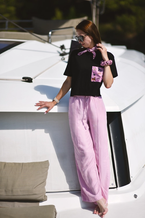 stylizacja_apaszka_rozowa_charty