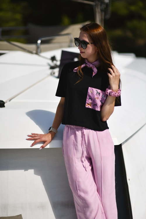 Tshirt_crop_top_rozowy_czarny