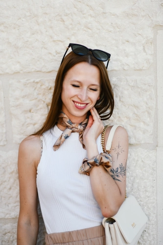 scrunchie_apaszka_karmel_charty